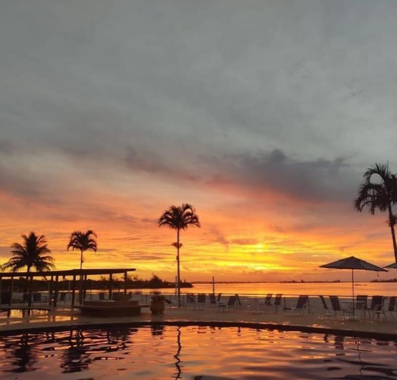 Crianças na piscina